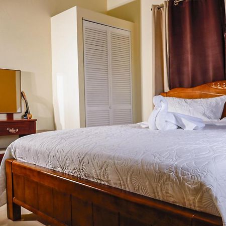 Ivs Bed And Breakfast Кингстън Екстериор снимка