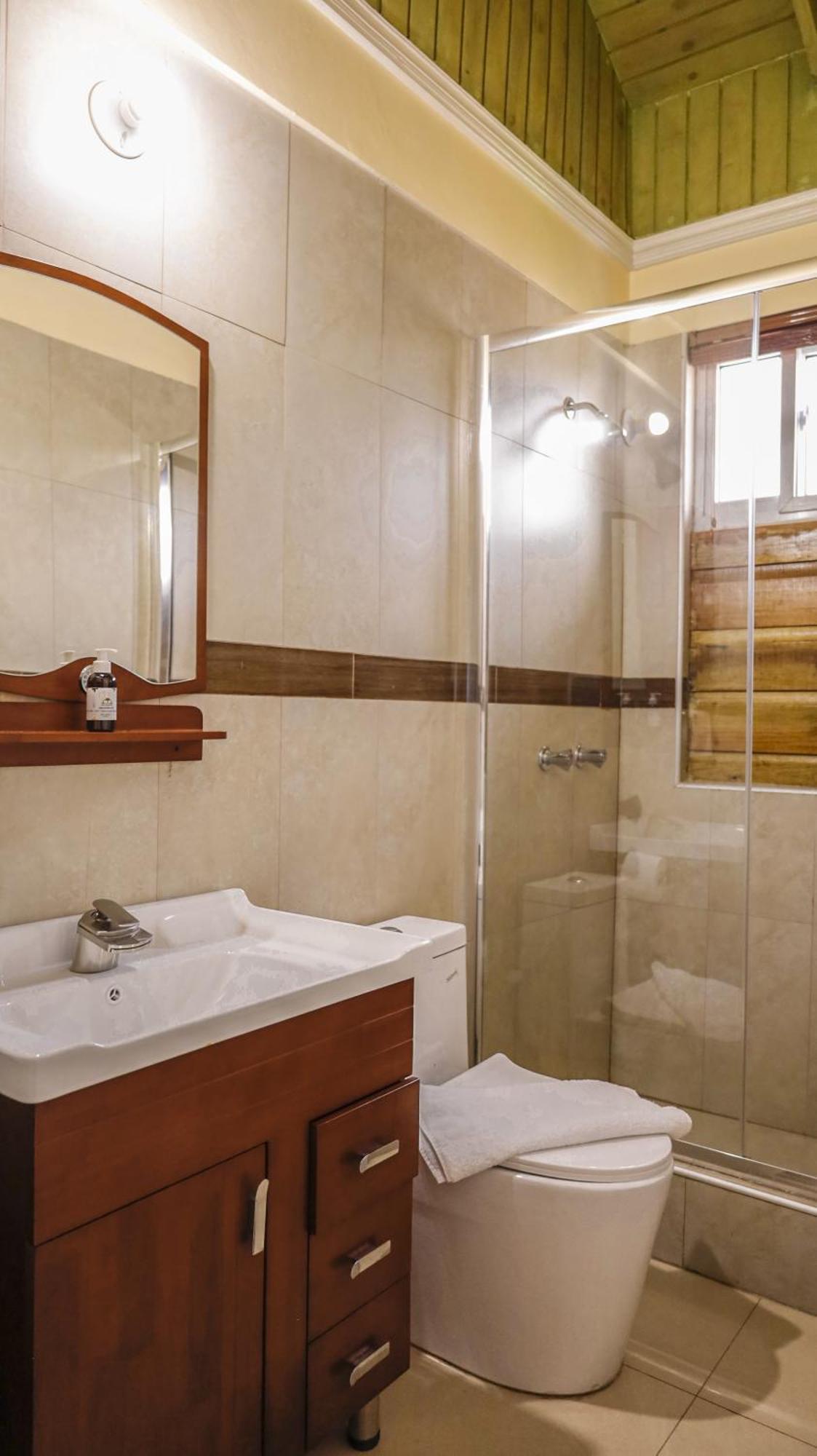 Ivs Bed And Breakfast Кингстън Екстериор снимка