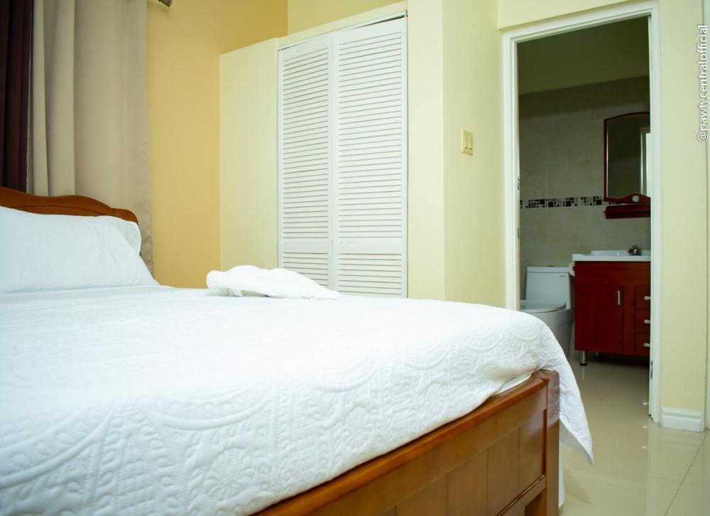 Ivs Bed And Breakfast Кингстън Екстериор снимка