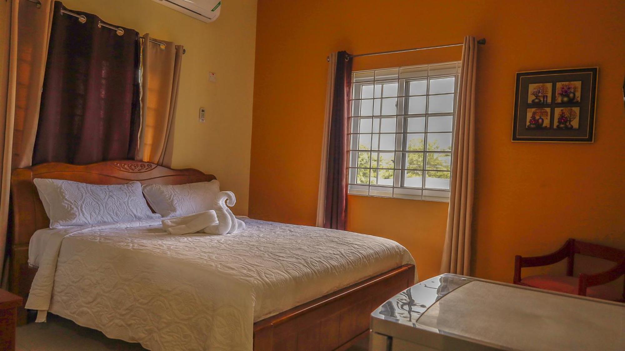 Ivs Bed And Breakfast Кингстън Екстериор снимка