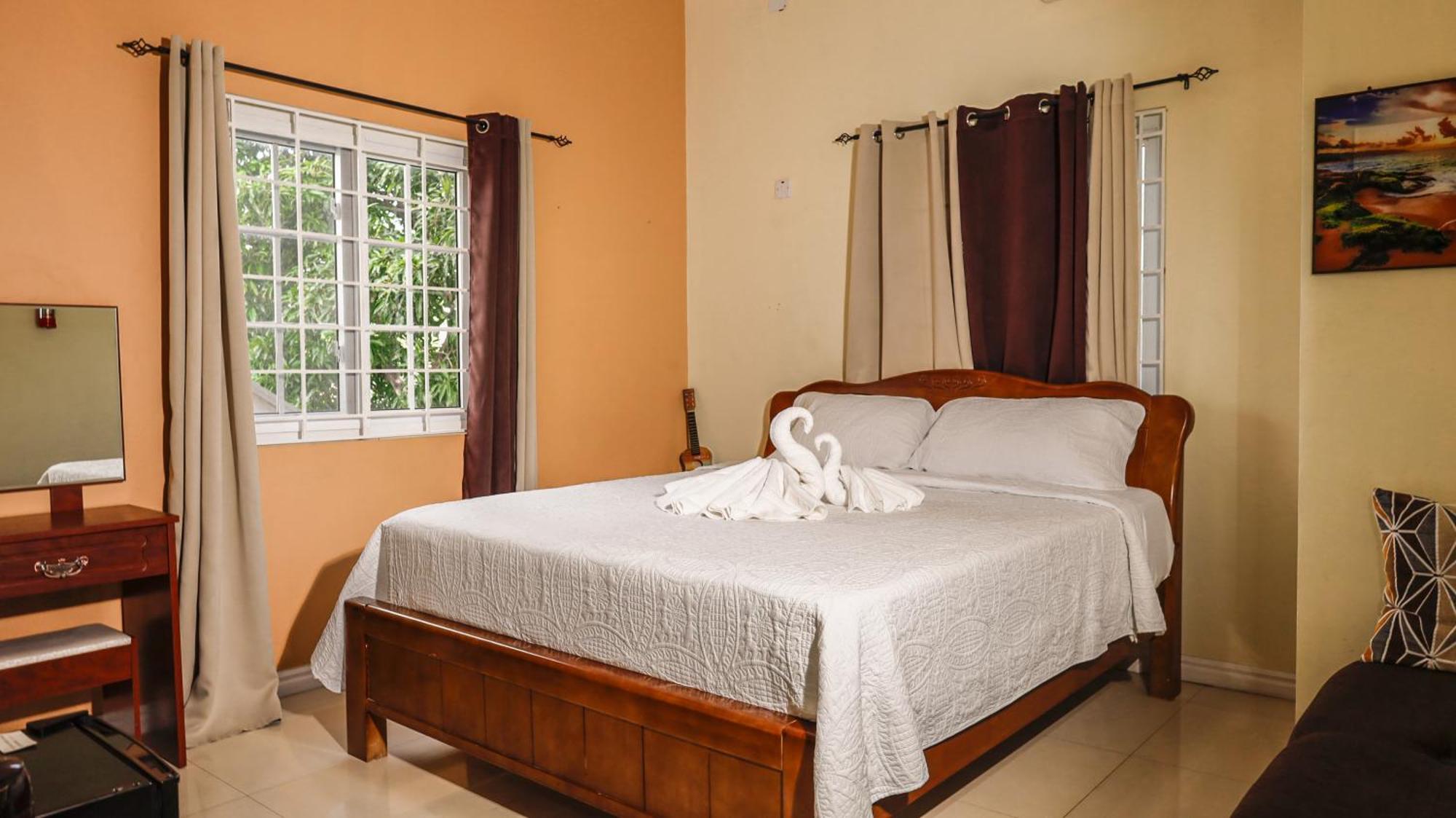 Ivs Bed And Breakfast Кингстън Екстериор снимка