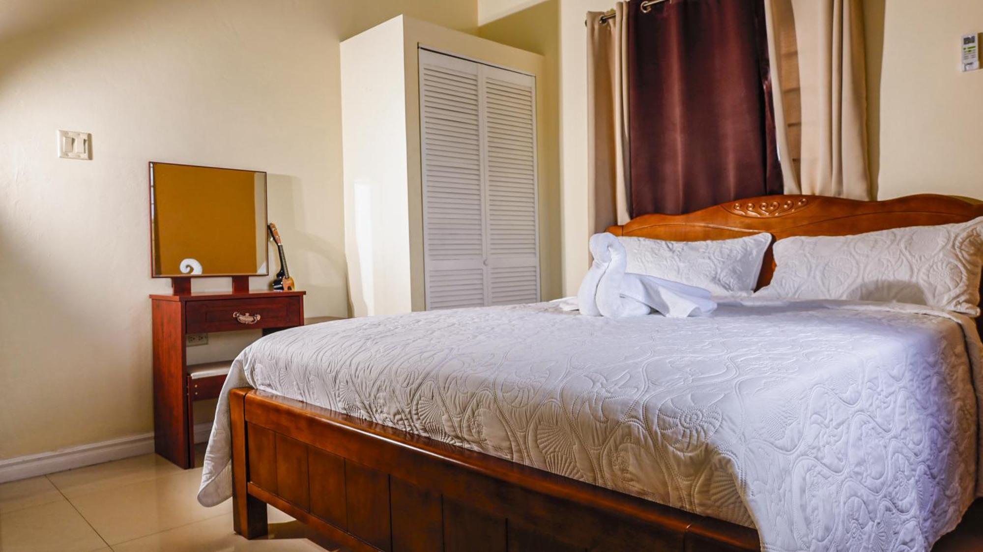 Ivs Bed And Breakfast Кингстън Екстериор снимка